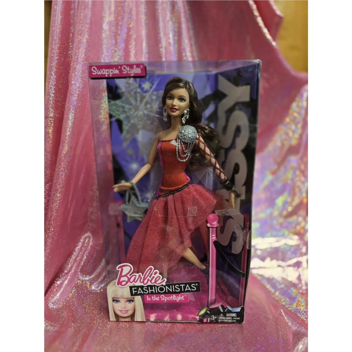 2010 Barbie Fashionistas in The Spotlight Sassy Swappin Styles Doll