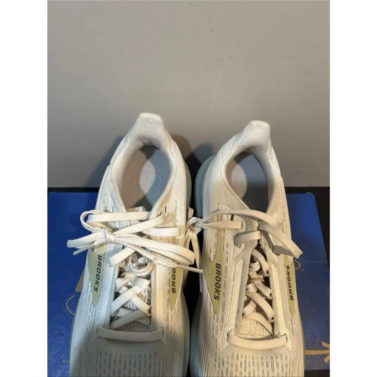 Brooks shoes - Brooks Revel 8 - Revel - 110-468-1D 157 - White 3