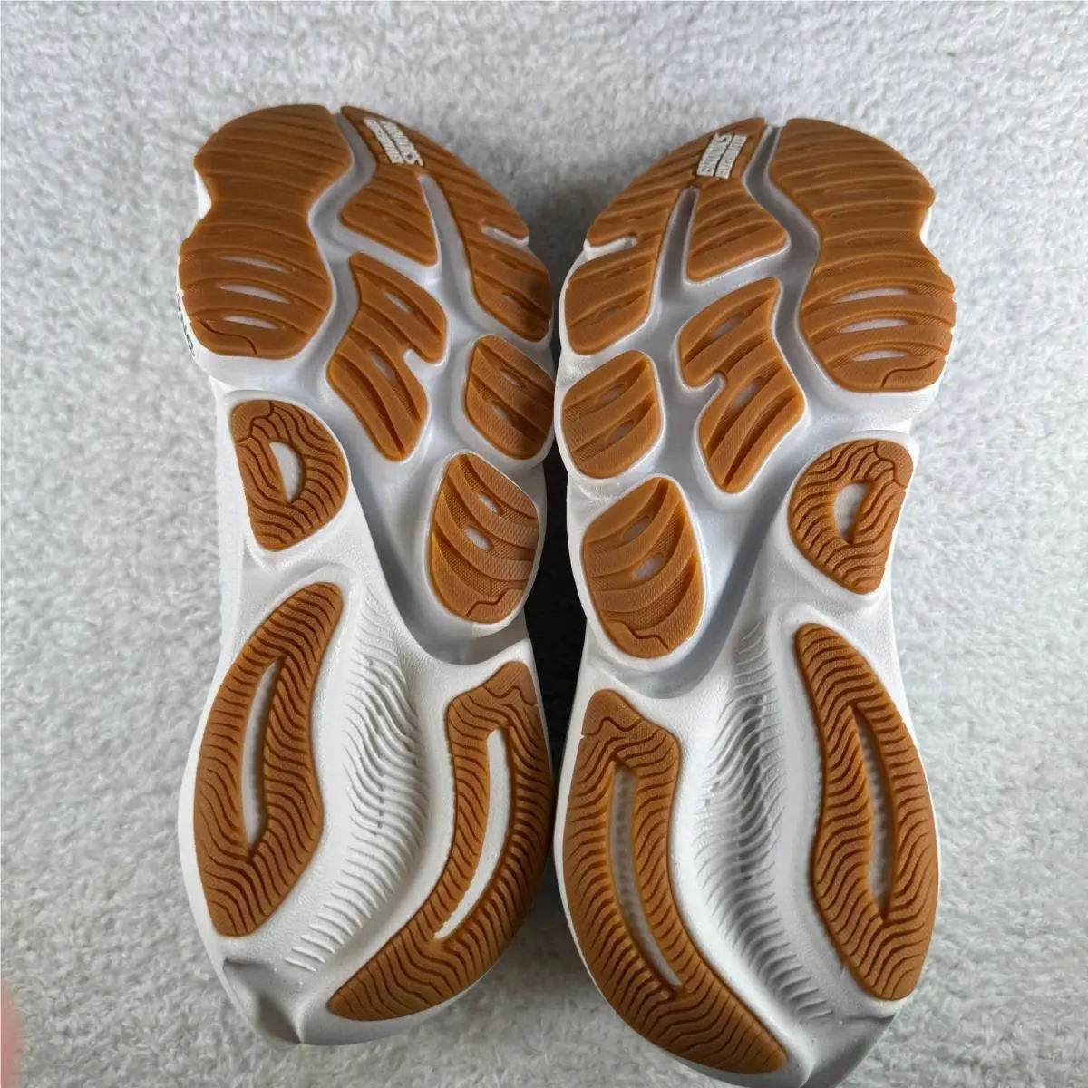 Brooks shoes - White 4