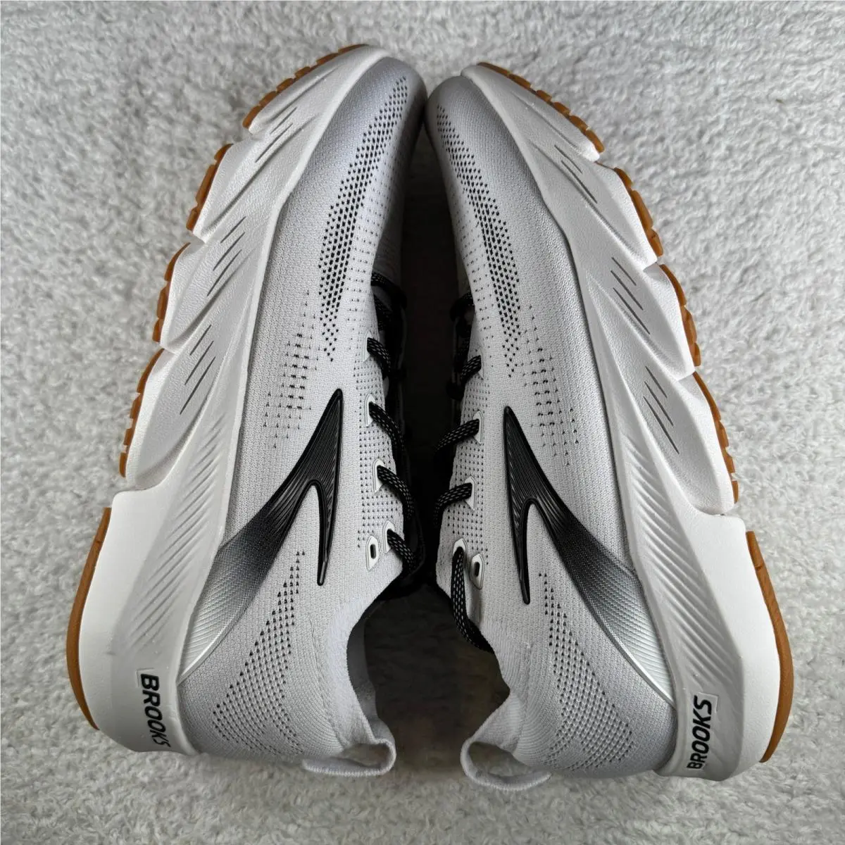 Brooks shoes - White 2
