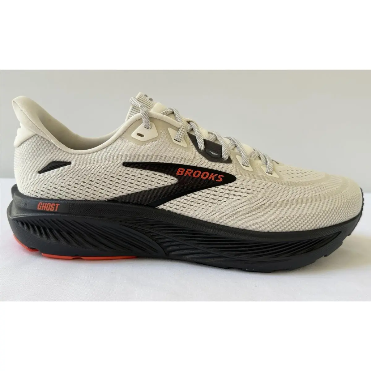 Brooks SZ 12 Ghost 18 Run Walk Comfort Shoes Men`s Coconut Pearl Tigerlily
