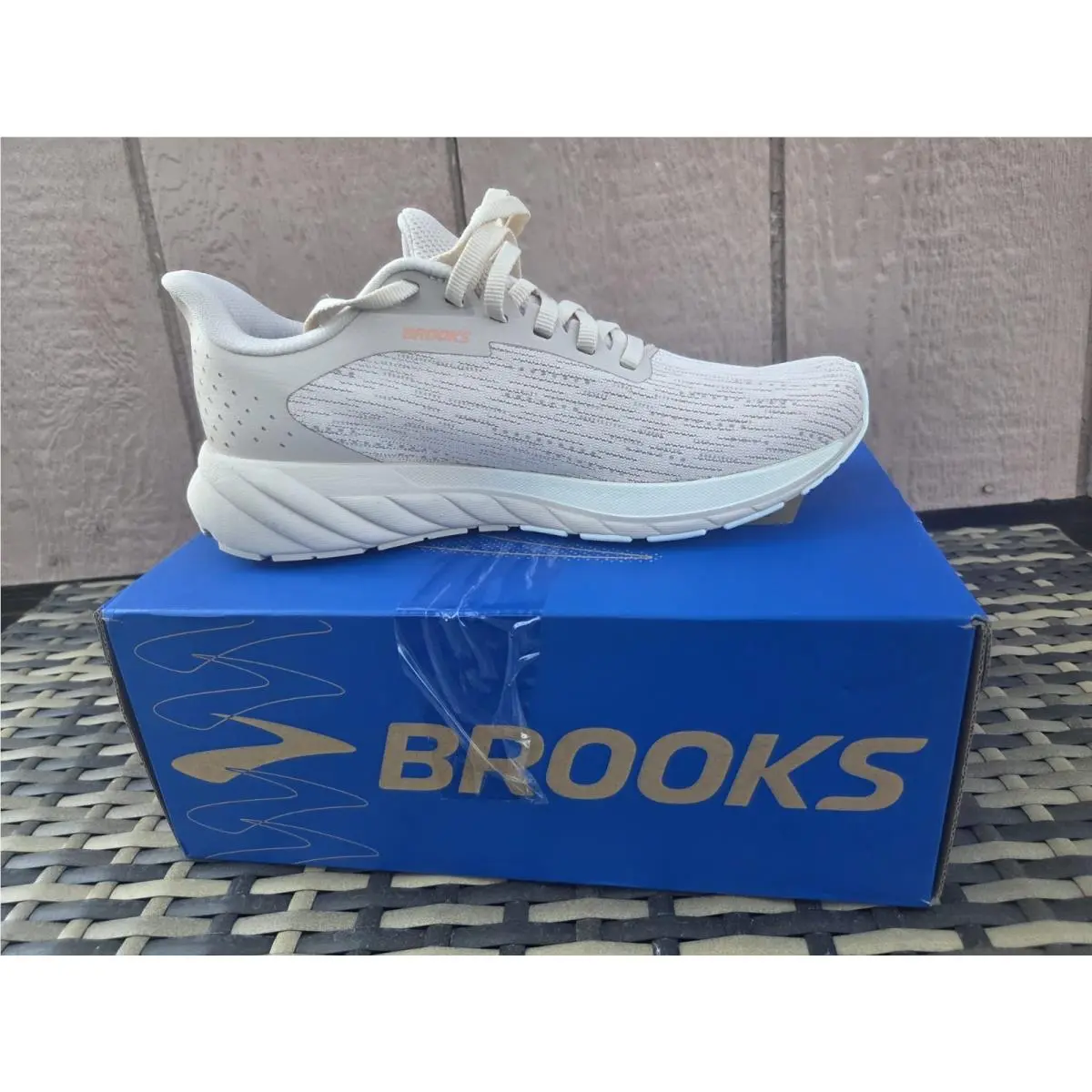 Brooks shoes - Brooks Anthem - Anthem - 12042B273 - Almond/Grey (UPC: 195394580402) 0