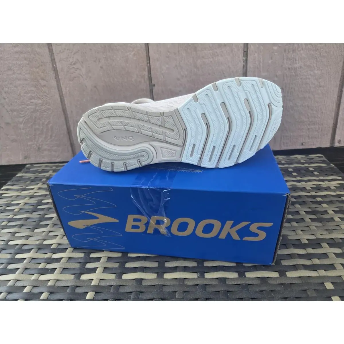 Brooks shoes - Brooks Anthem - Anthem - 12042B273 - Almond/Grey (UPC: 195394580402) 1