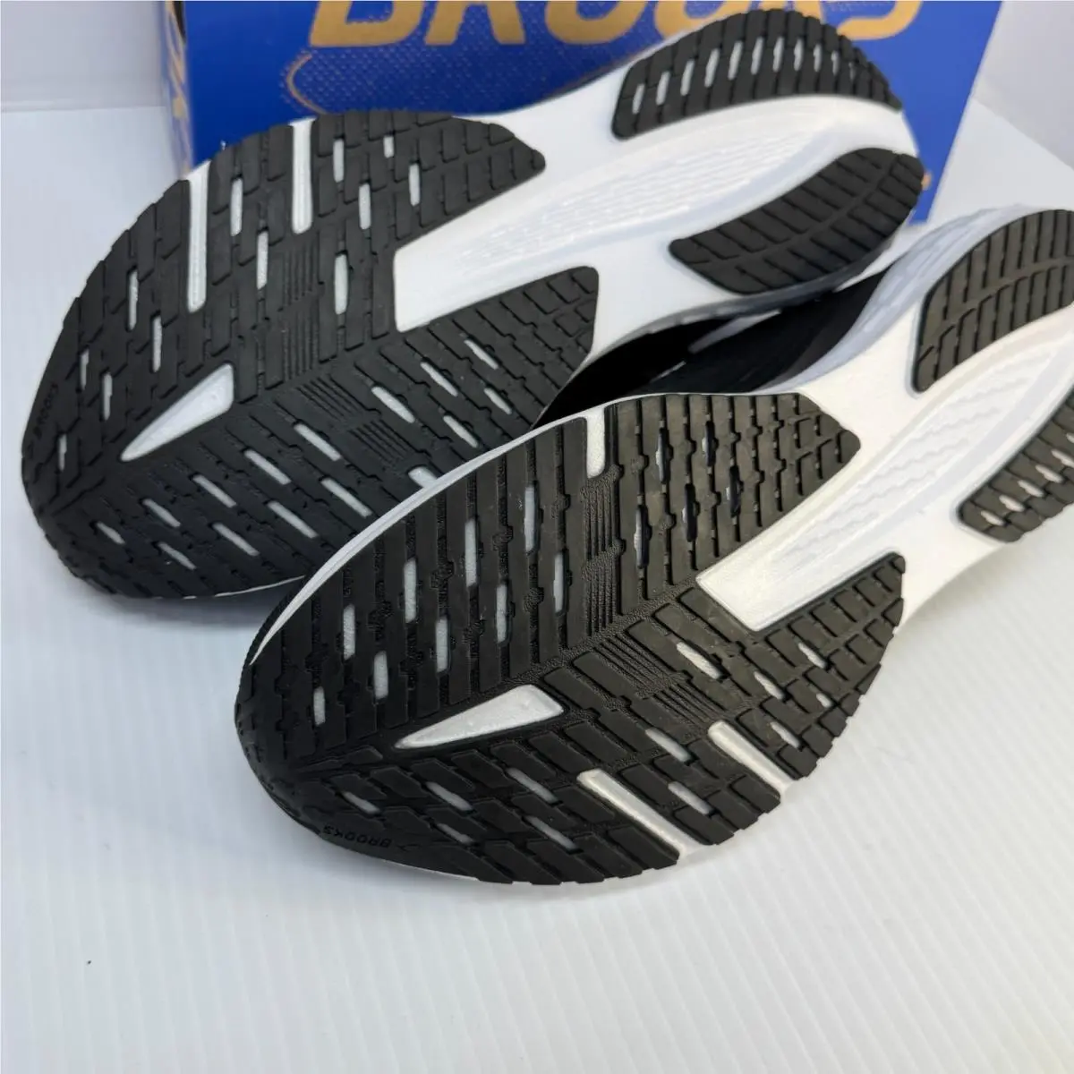 Brooks shoes - Brooks Women`s Launch 12 - Launch - 1203371B286 - Black 6