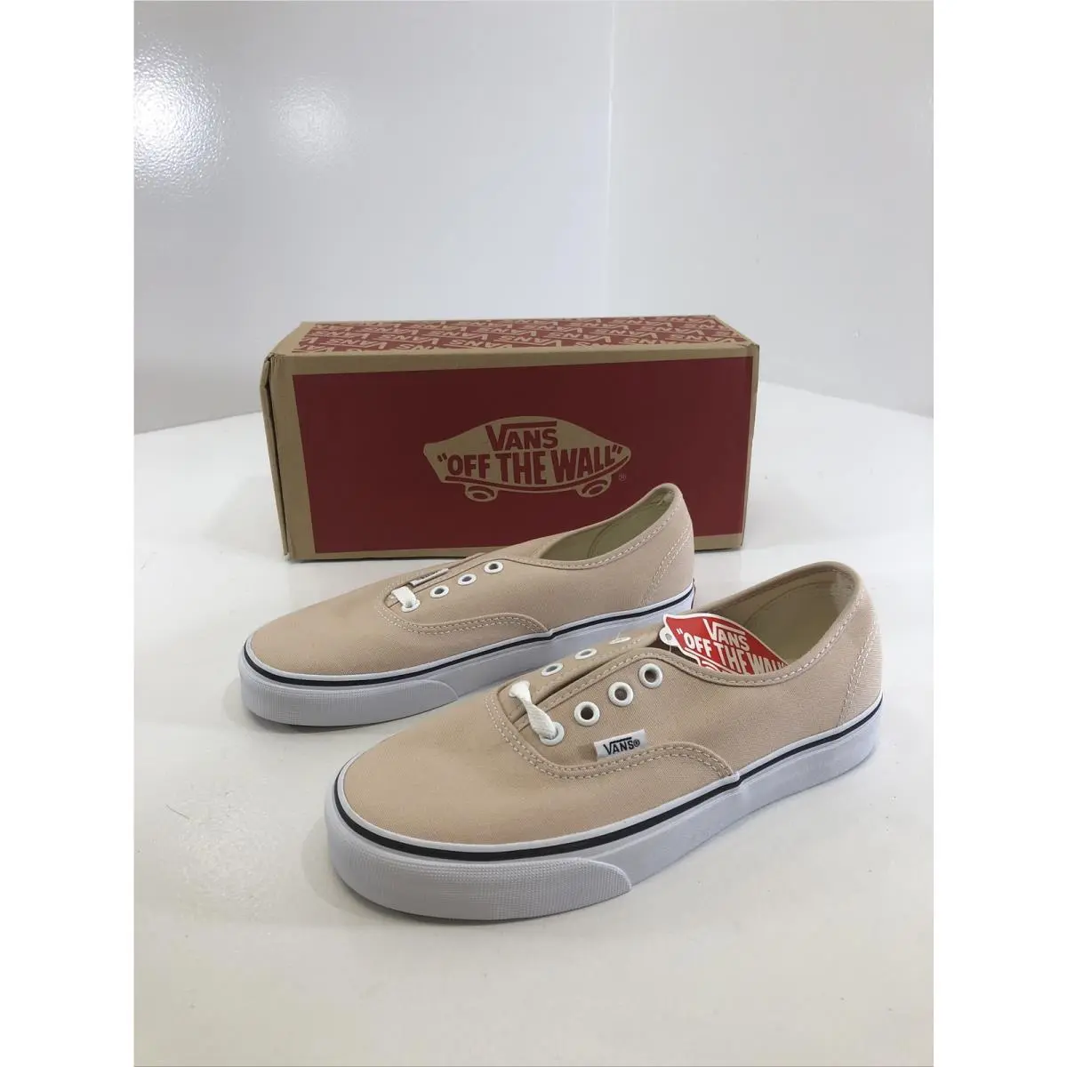 Unisex Low Top Sneaker Size 6 Men’s/ 7.5 Women’s Frappe/white by Vans
