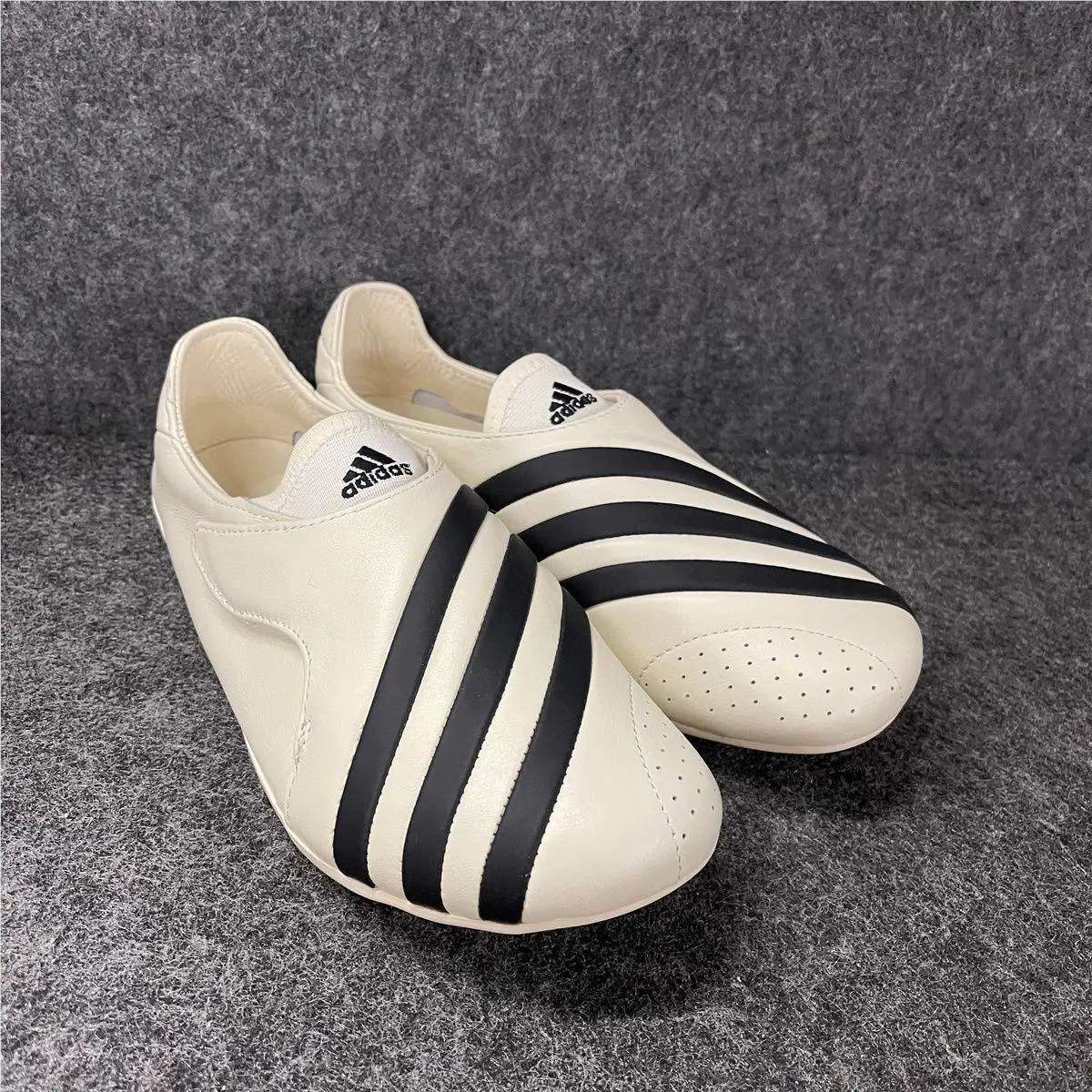 Vario Flat Earther Shoes Unisex Size M5/W6 White/black by Adidas
