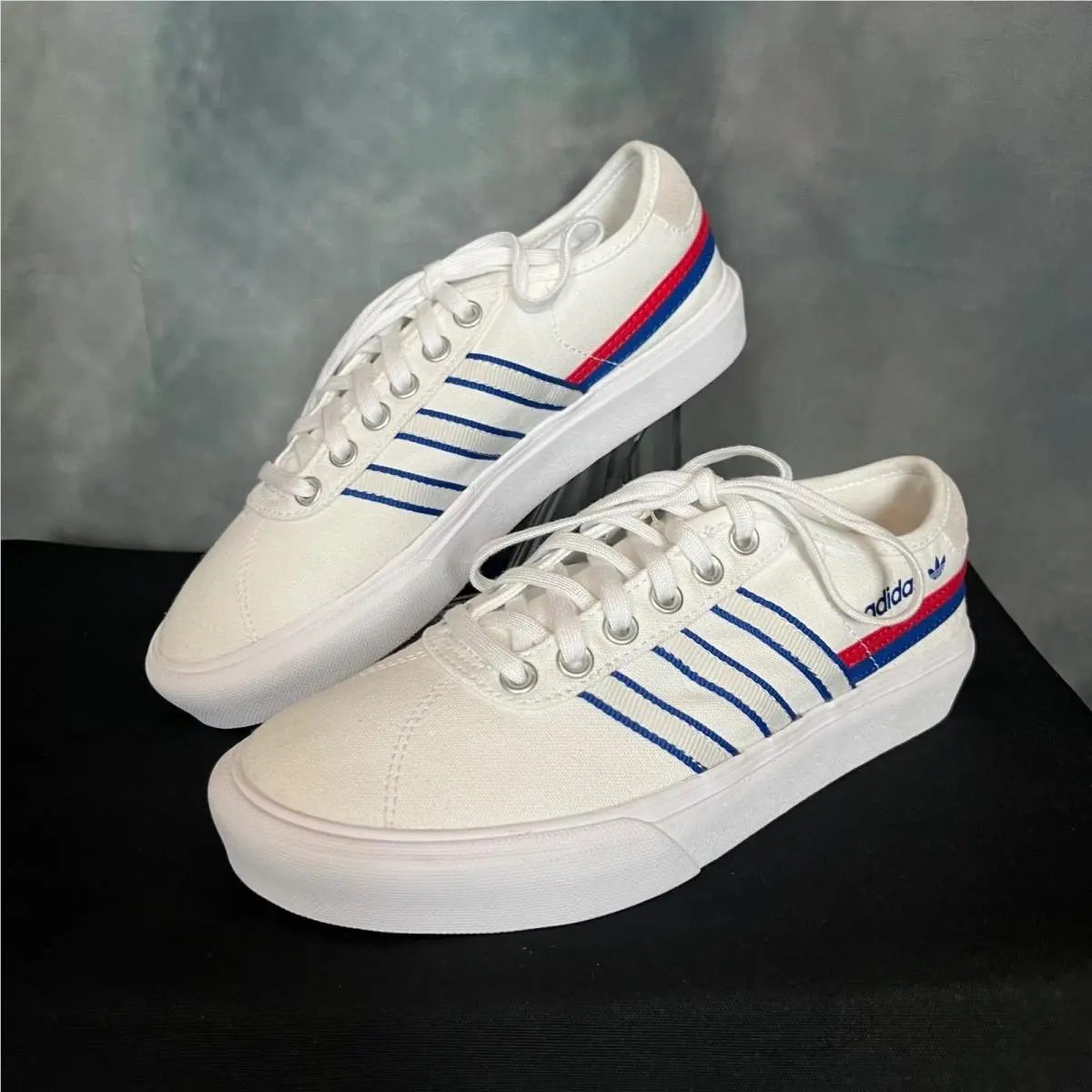 Delpala Mens 6 Womens 7.5 White Canvas Sneakers Blue Red FV0639 by Adidas