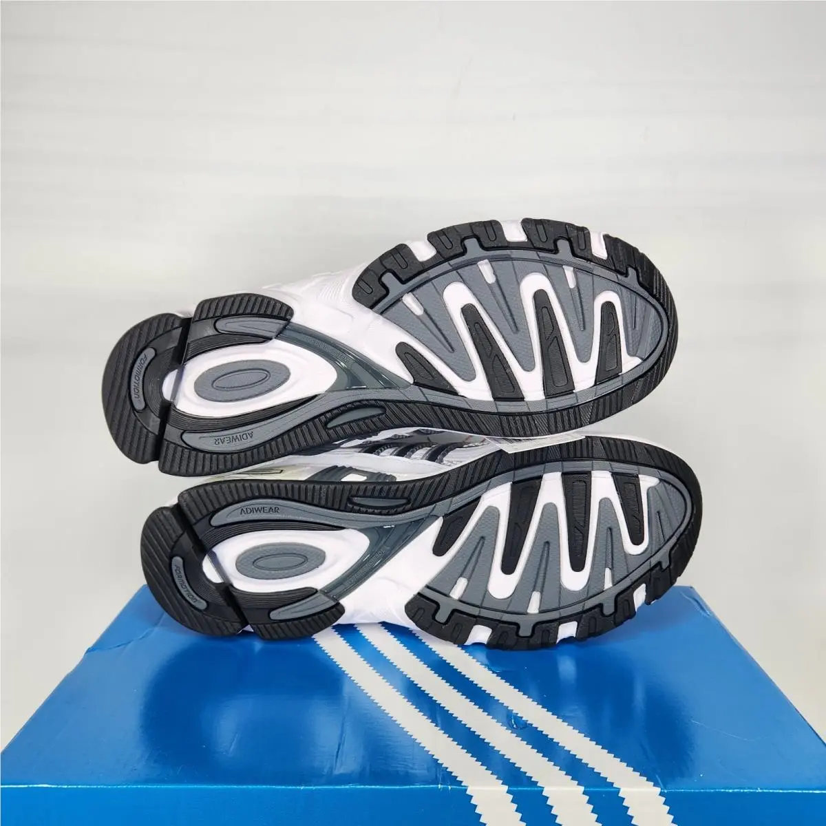 Adidas shoes - adidas Response CL - Response - IE9867 - White 3
