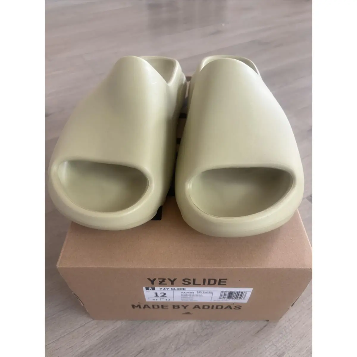 Yeezy Slide Resin Size 9 by Adidas