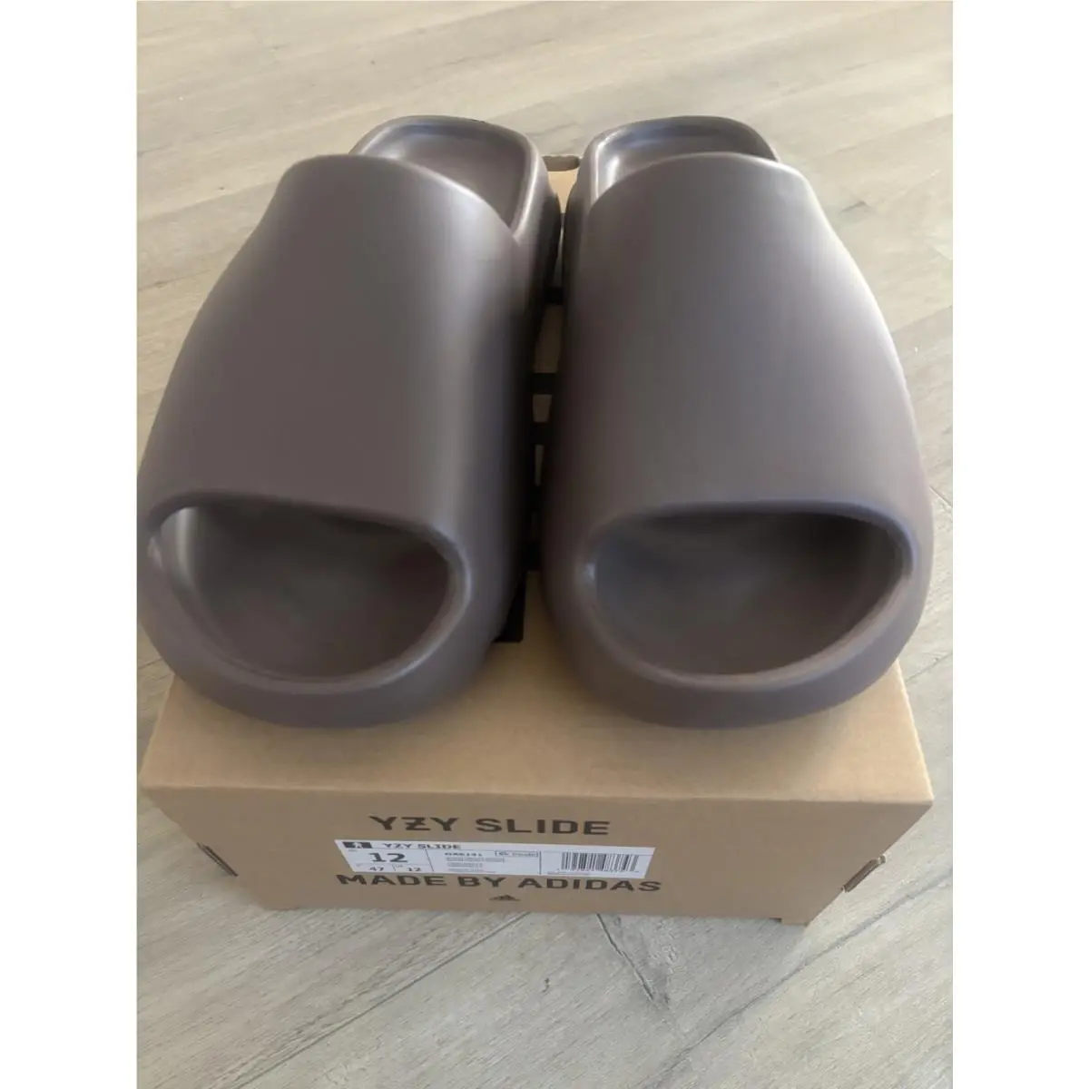 Yeezy Slide Soot Size 9 by Adidas