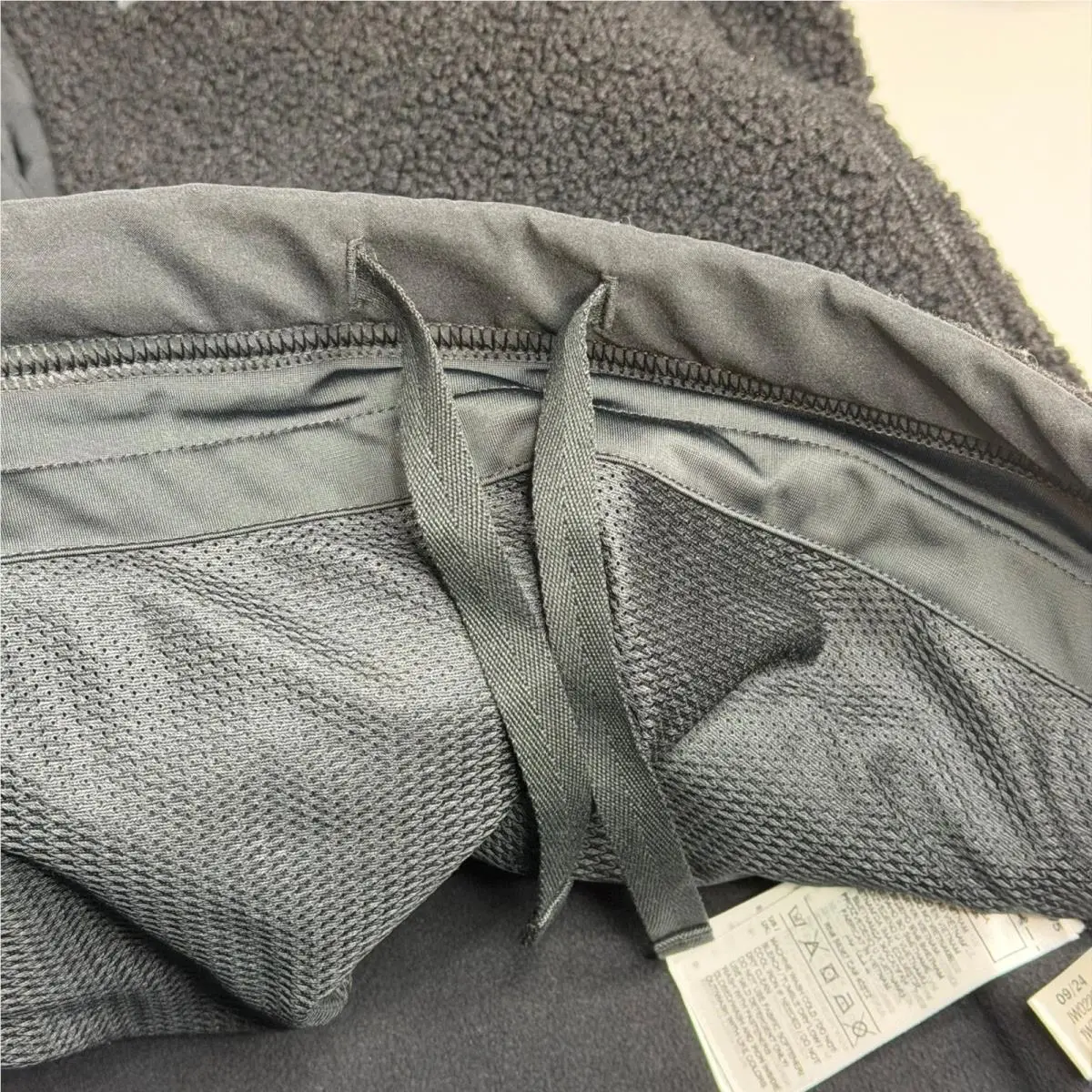 Adidas clothing - Black 5