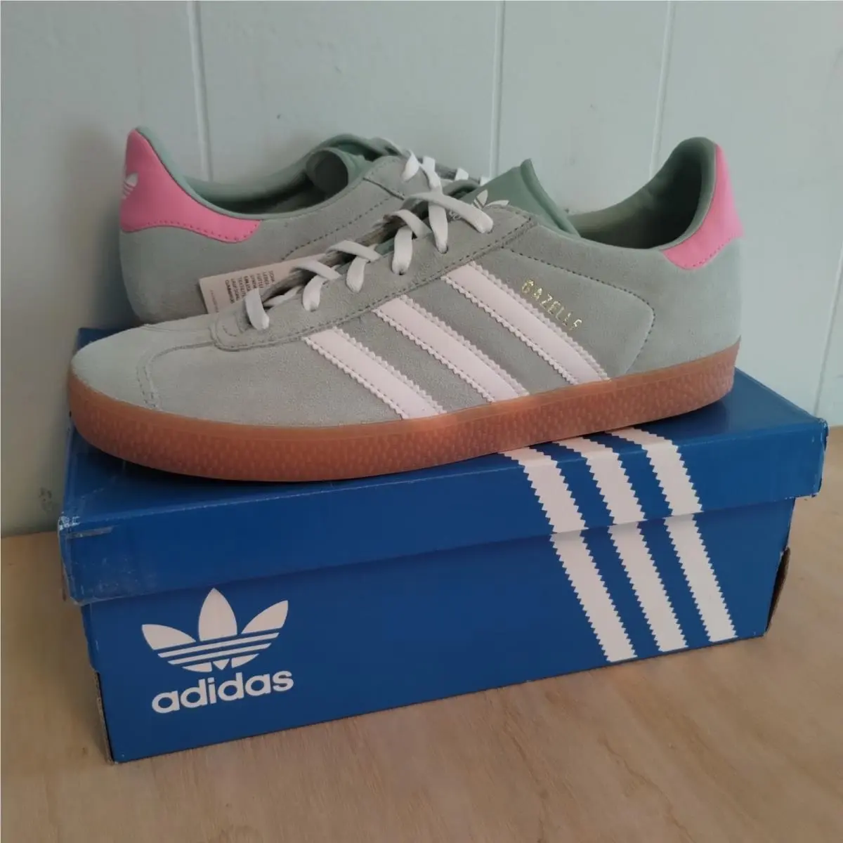 Women`s 6.5  Gazelle J Sneakers Low Casual Mint Green Pink by Adidas