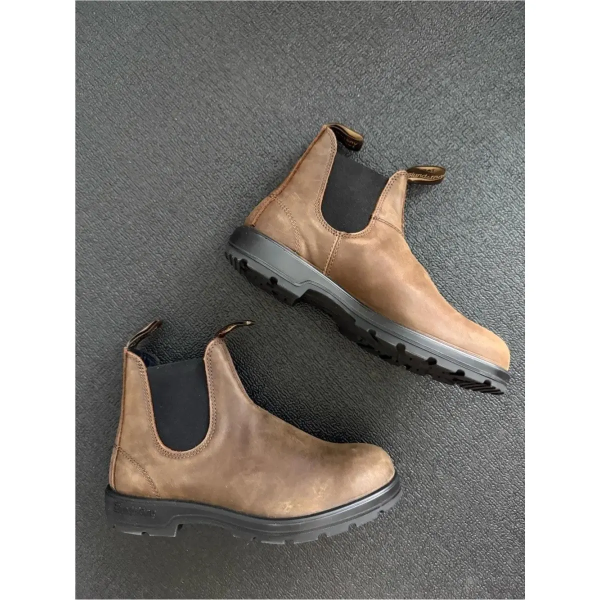 . 1609 Chelsea Boot. Antique Brown. 7 AU / 8 US Men / 10 US Women by Blundstone