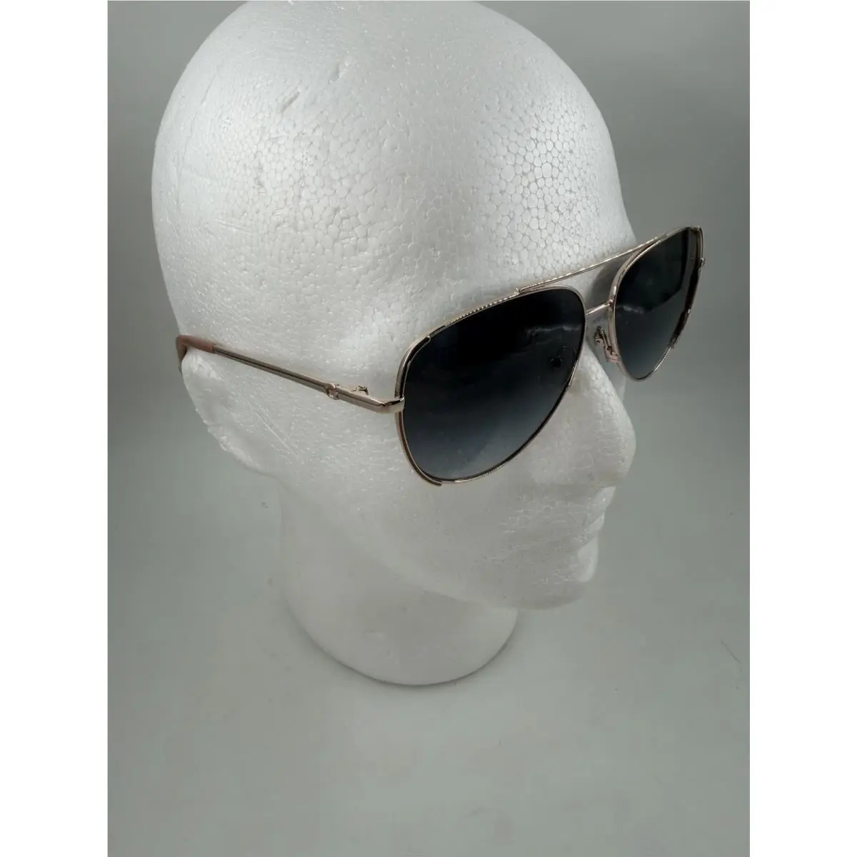 Women’s GU00193 32B Gold Aviator Sunglasses Gradient Brown Lens 58-12 140 by Guess