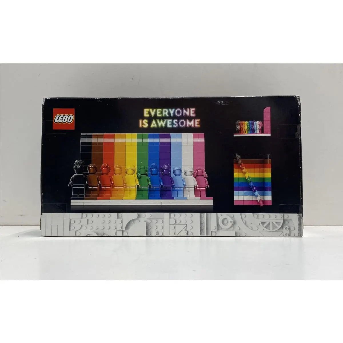 Lego Everyone is Awesome Set 40516 Rainbow Pride Display 346 Pieces
