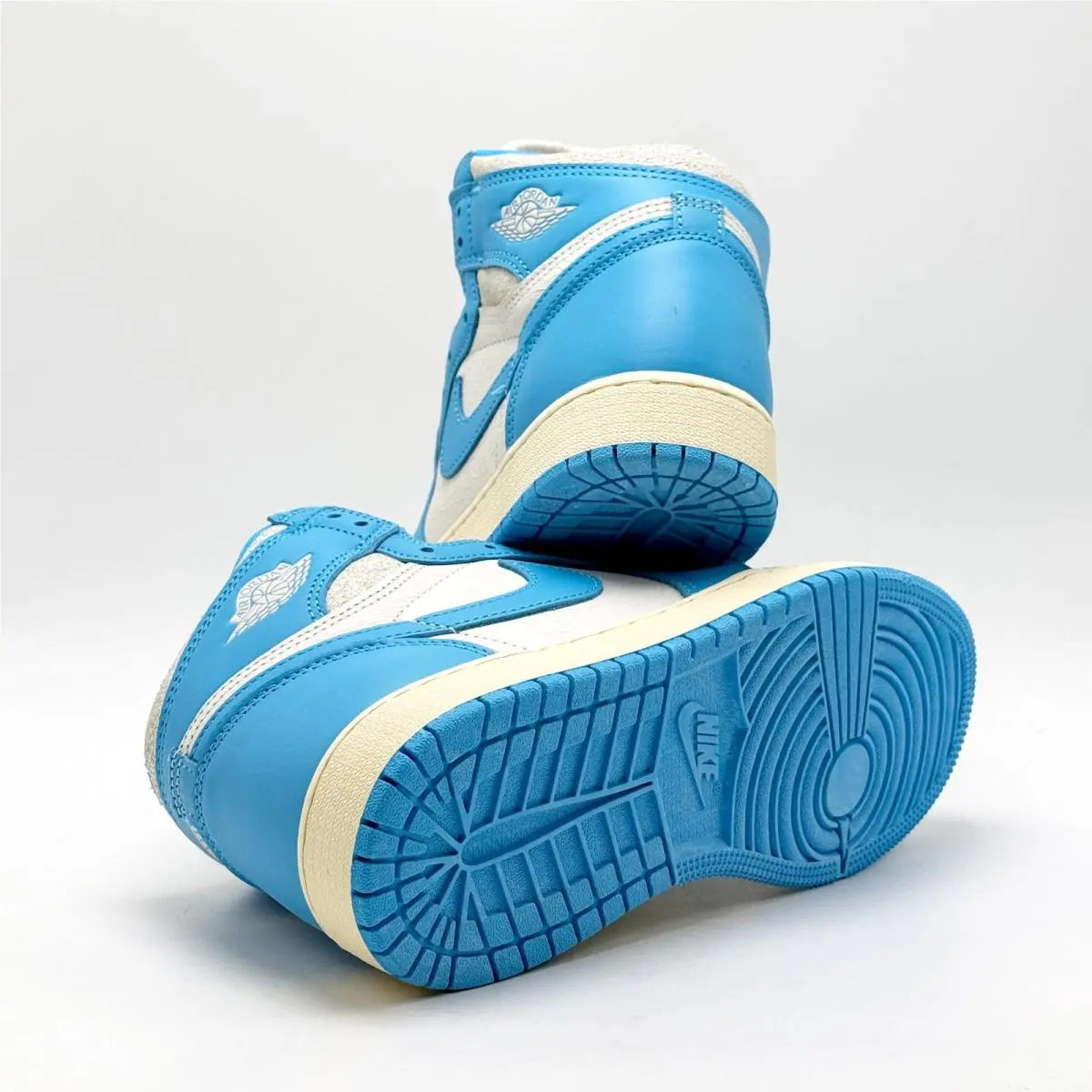 Nike shoes - Air Jordan 1 - Air - Blue 3