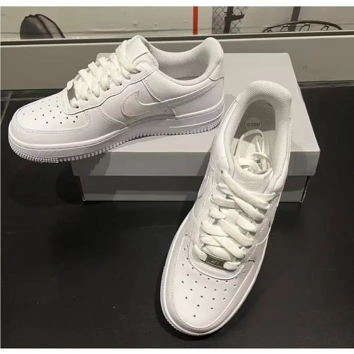 Nike shoes - White 3