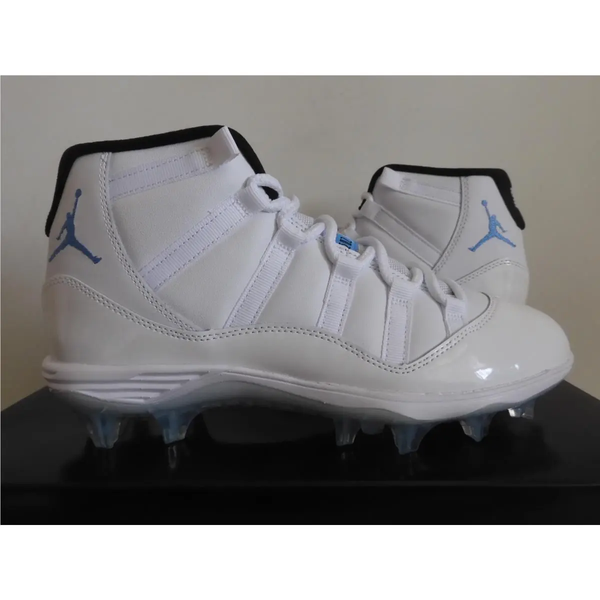 Nike shoes - Air Jordan 11 - Air - HM7324-104 - White 9