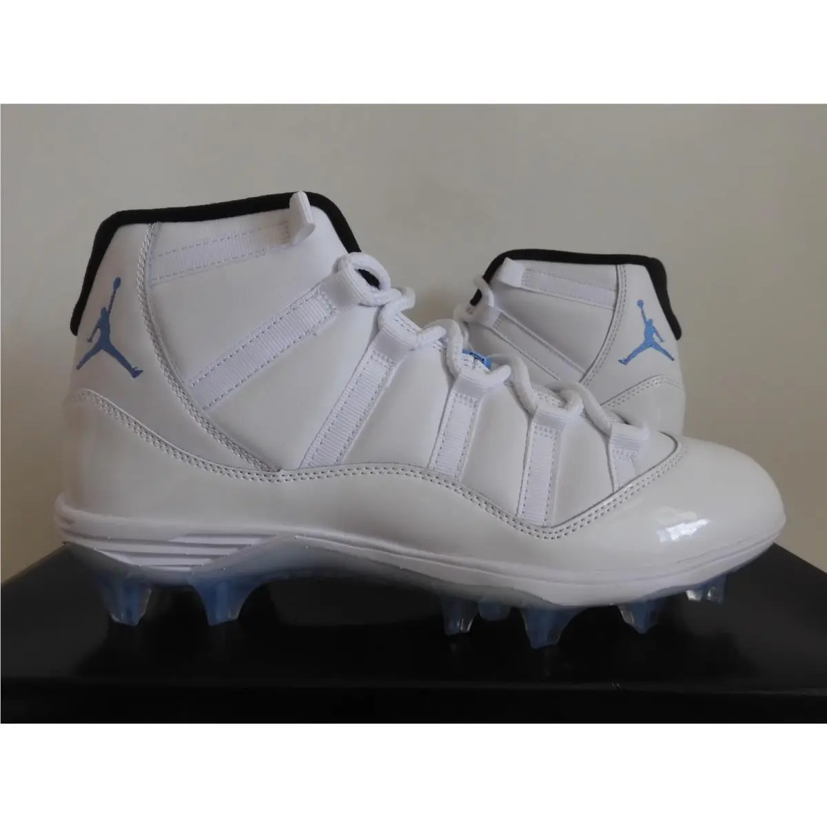 Nike shoes - Air Jordan 11 - Air - HM7324-104 - White 18