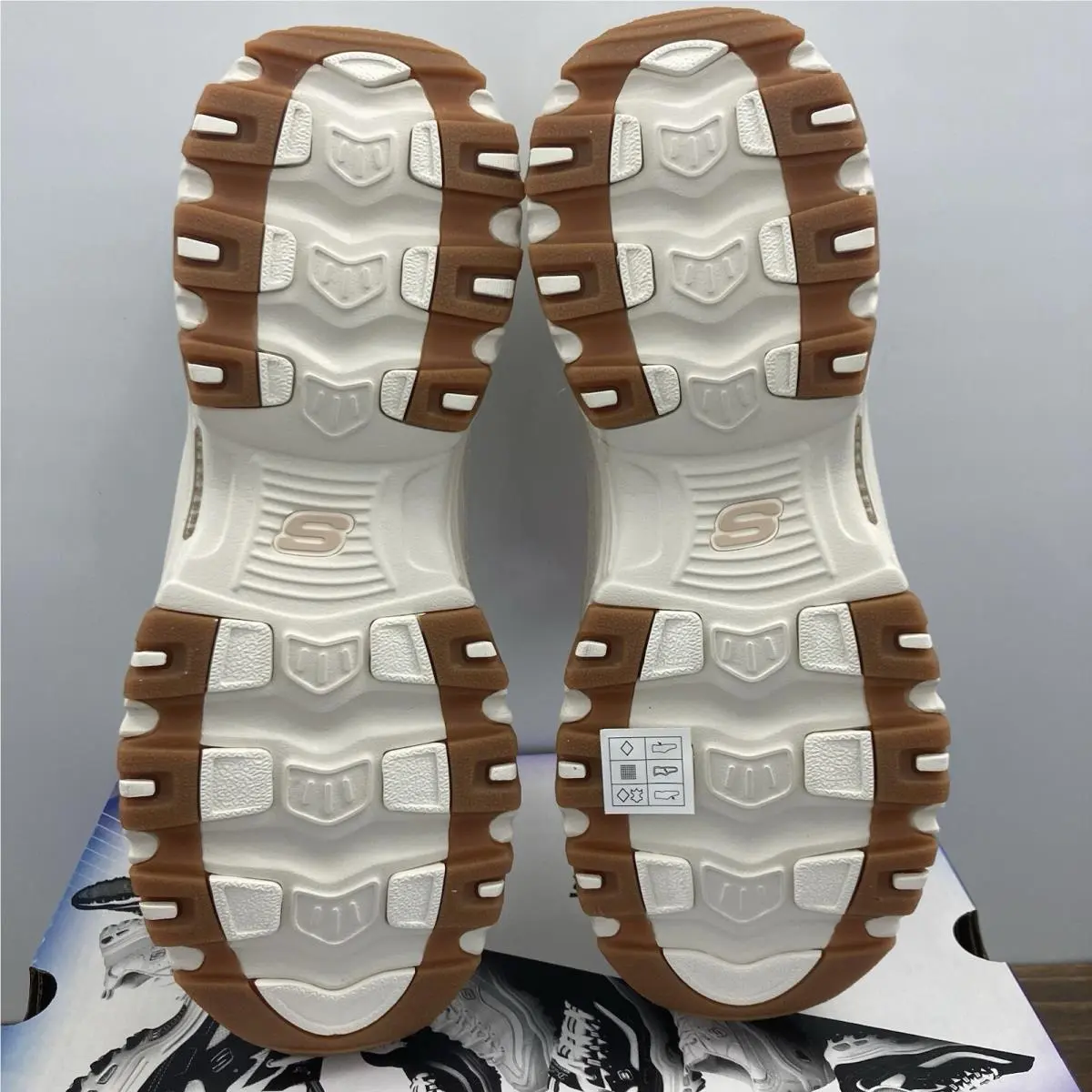 Skechers shoes - SKECHERS D`Lites - 149807 - White 7