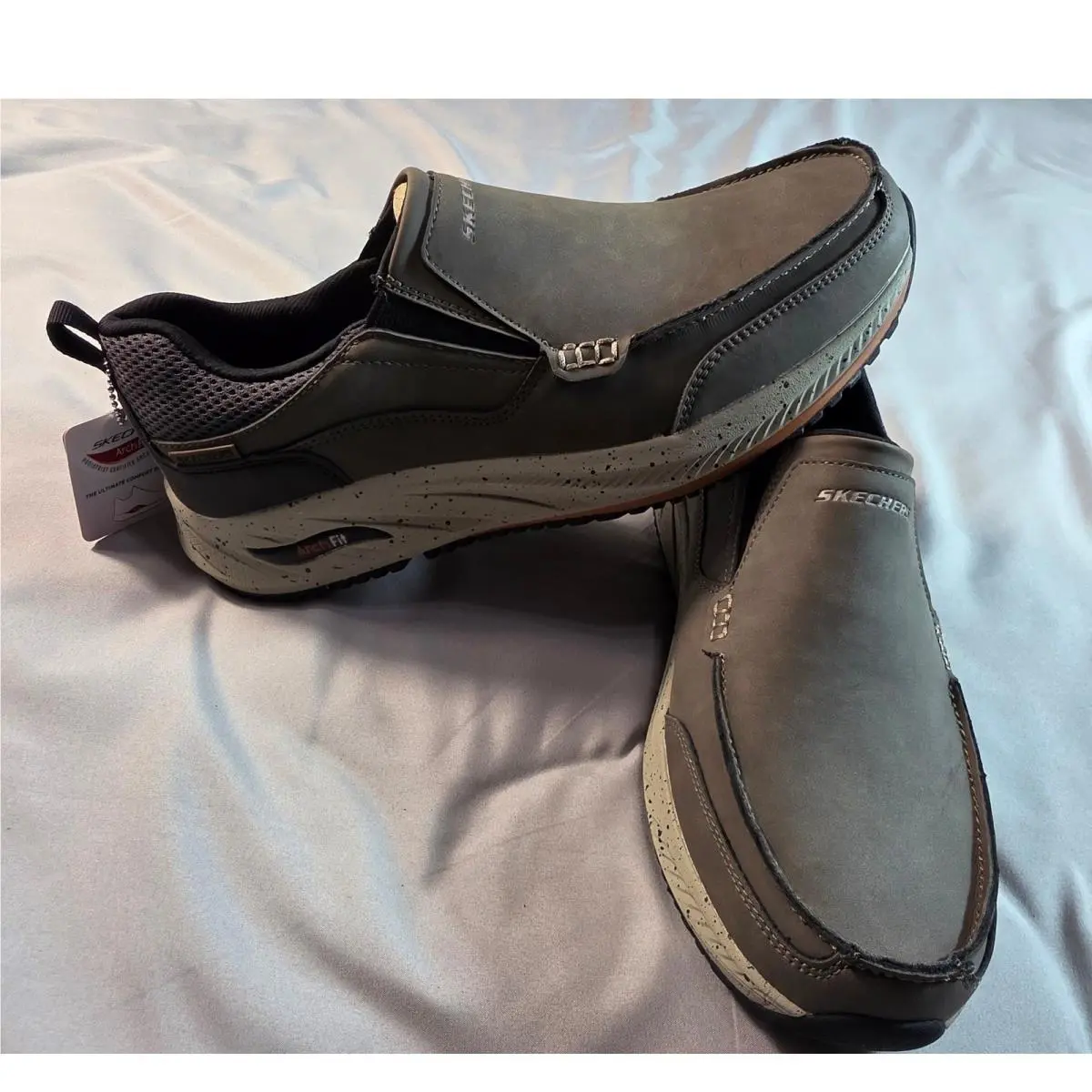 Arch Fit Relaxed Fit Leather Gorson Mens 10 Slip On Shoes by Skechers