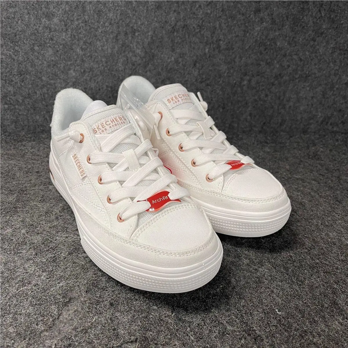 Skechers Arch Fit Arcade - Meet Ya There Casual Shoes Women`s Size 7