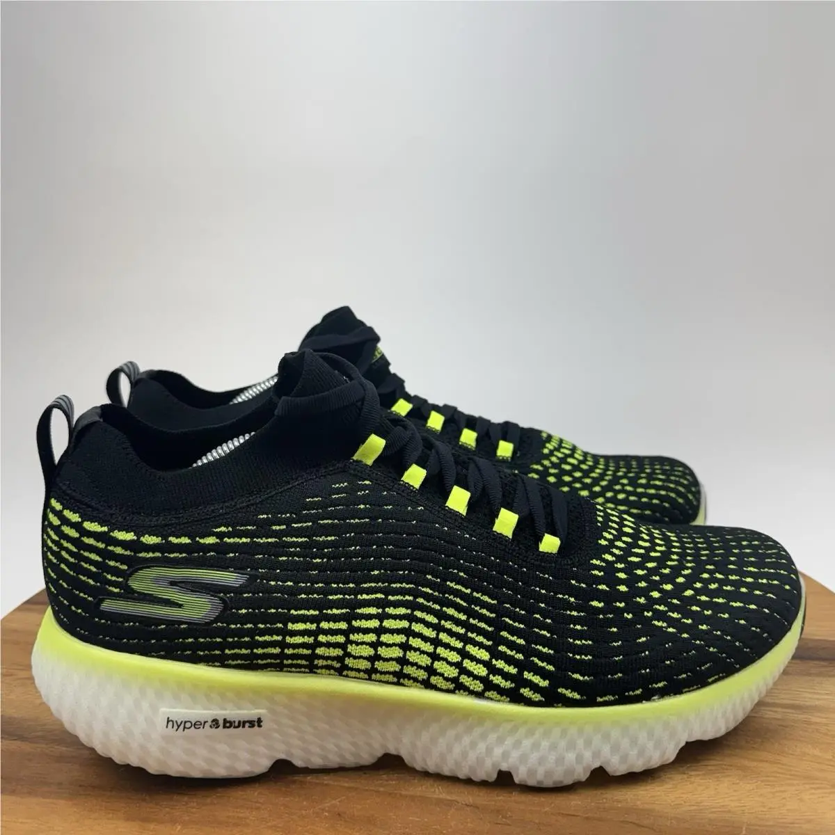 Mens  Go Run Maxroad 4 Black Athletic Sneakers Shoes Size 11.5 D by Skechers