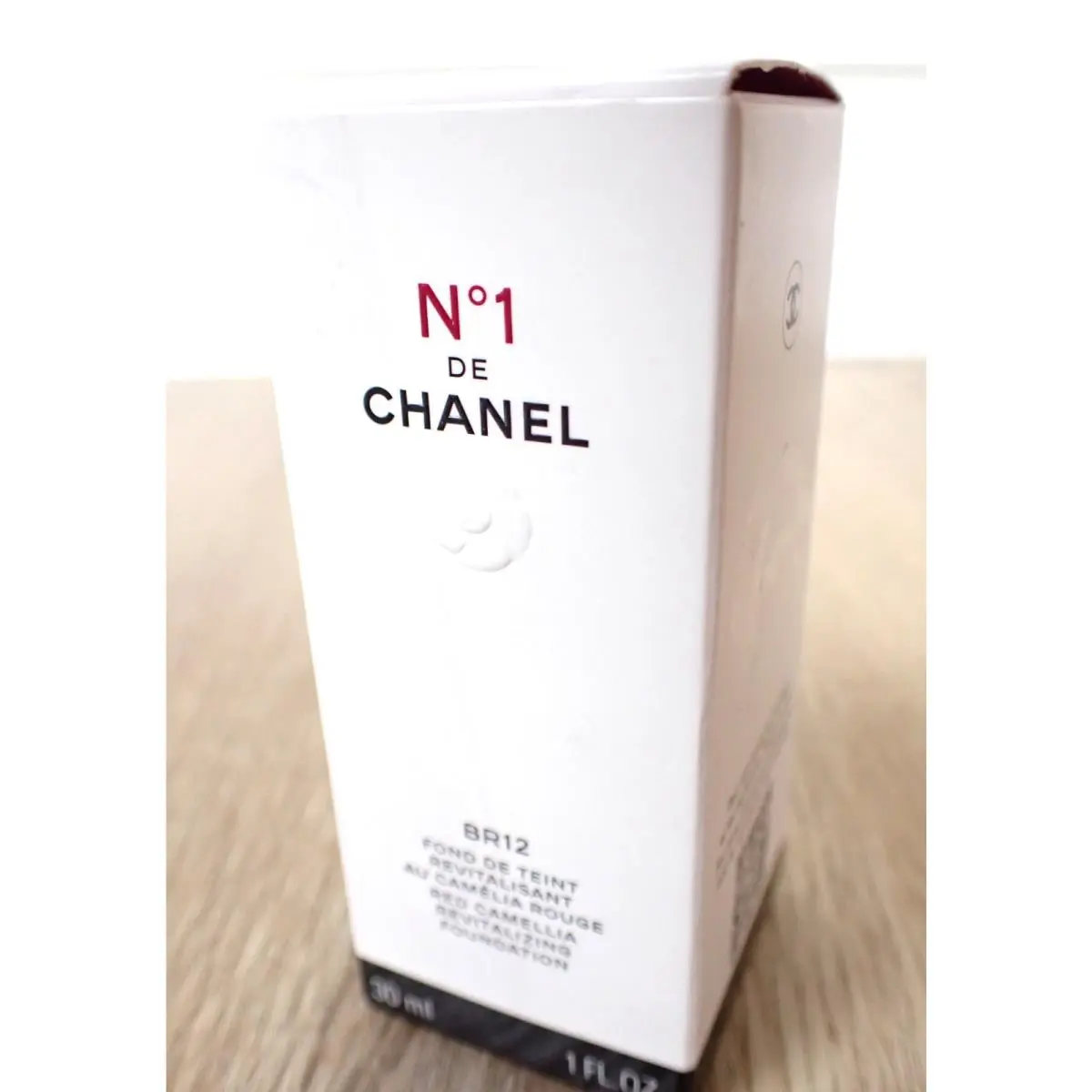 DE Chanel NO 1 BR12 Red Camellia Revitalizing Foundation 1 FL OZ Make-up