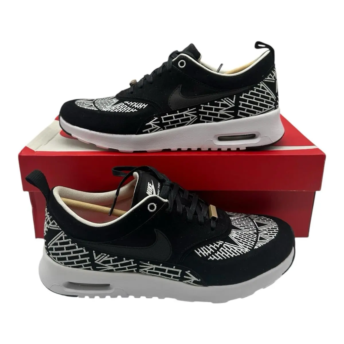 Nike Air Max Thea Lotc QS York City Shoes Womens 7 Black White 847072-001