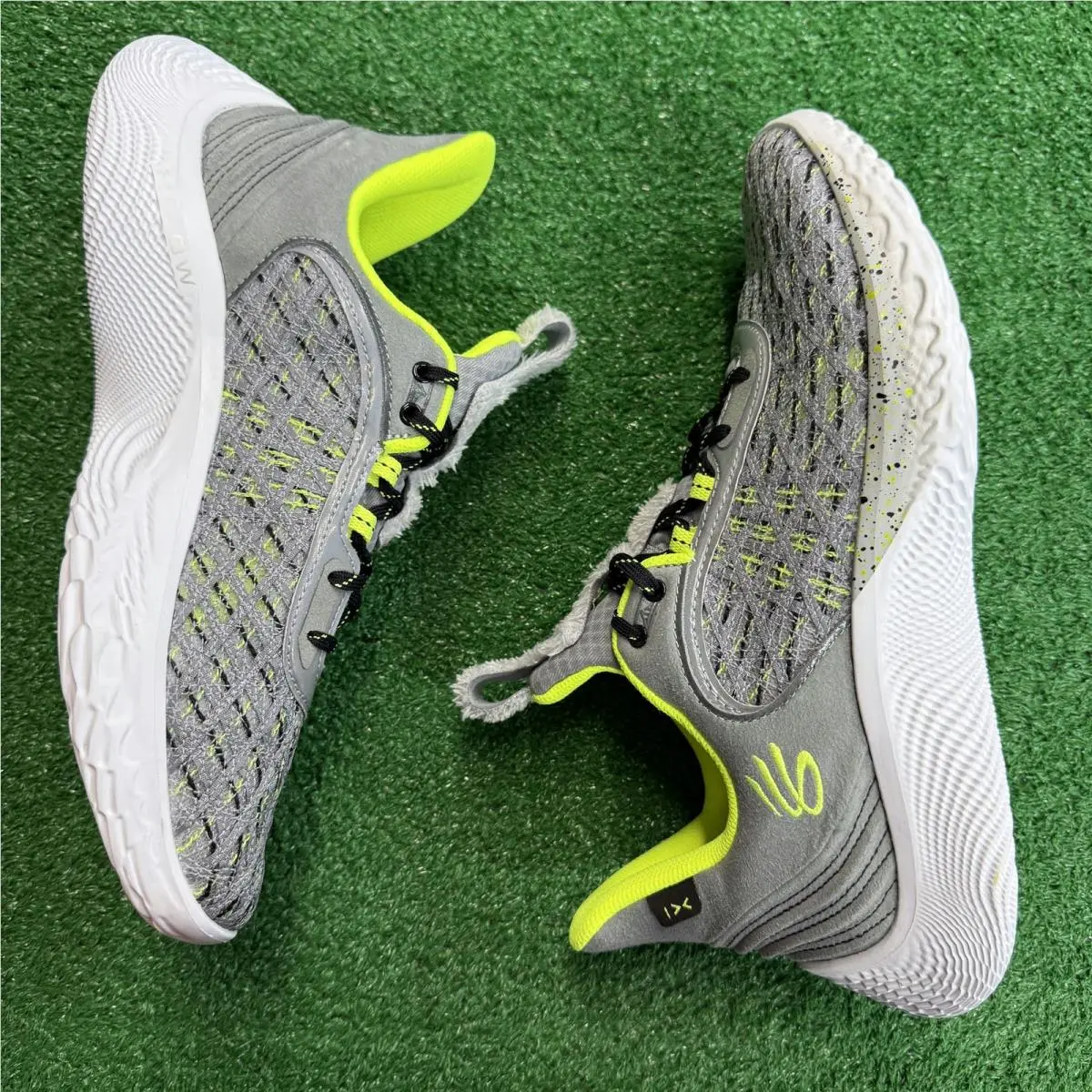 Under Armour shoes - Curry Flow 9 Young Wolf - 3025684-115 - Gray 0