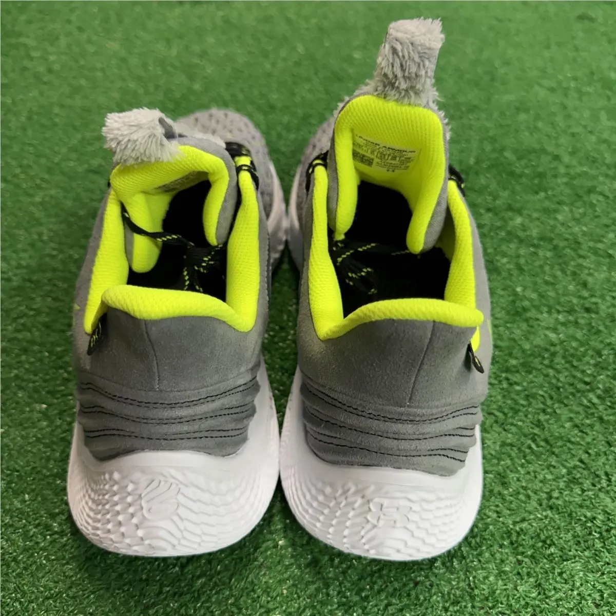Under Armour shoes - Curry Flow 9 Young Wolf - 3025684-115 - Gray 3