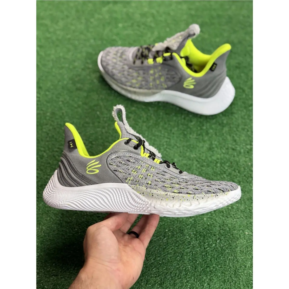 Under Armour shoes - Curry Flow 9 Young Wolf - 3025684-115 - Gray 5