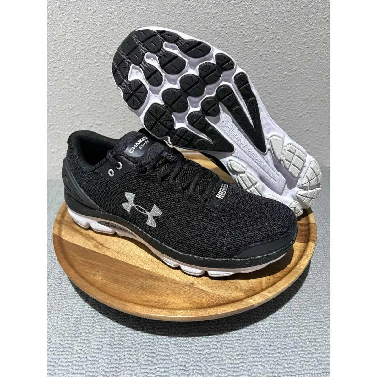 Mens Size 11.5 Under Armour UA Charged Gemini Running Shoes Black/white