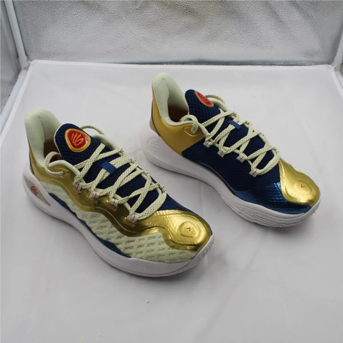 Under Armour shoes - Under Armour Curry Flow - Curry Flow - Gold 5
