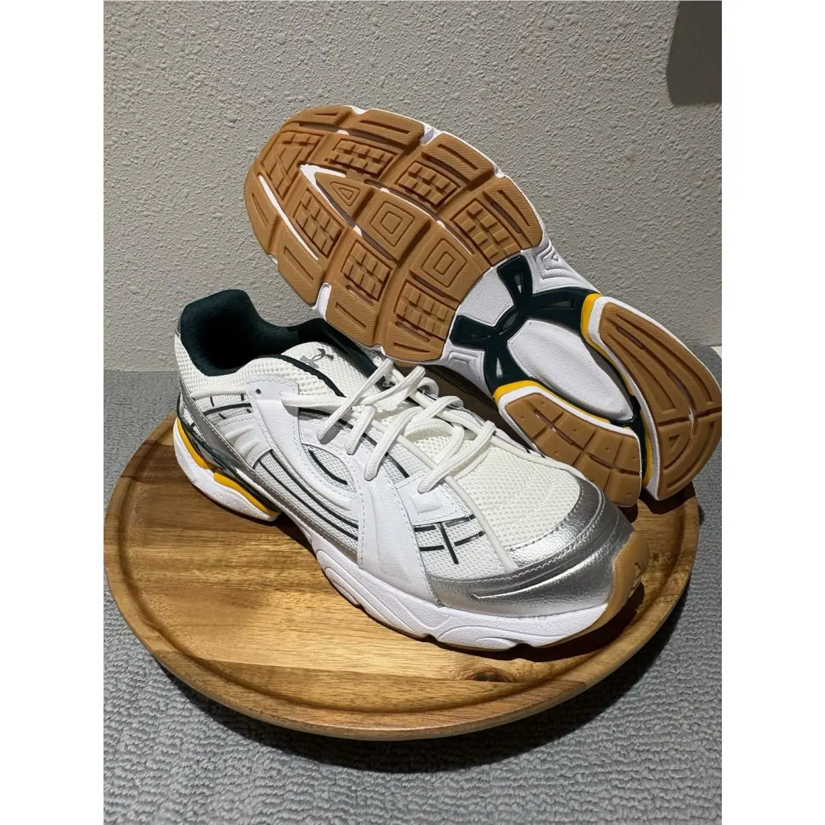 Mens Size 9 Under Armour Sola UA Green Silver Unisex Lifestyle Casual Shoes