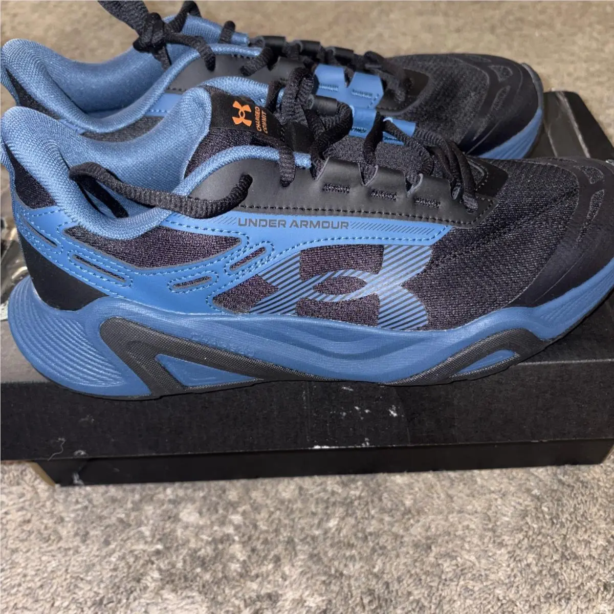 Men`s Size 9  Charged Commit Trainer 5 Shoes by Under Armour