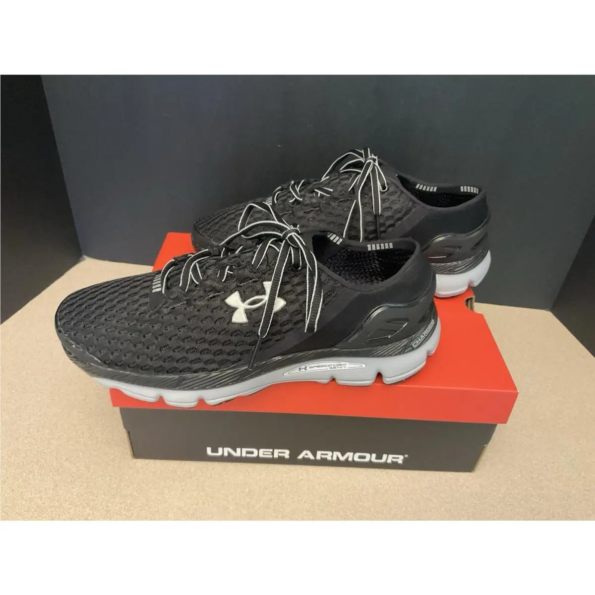 Womens Under Armour Speedform Gemini Charged Running Shoes. Size 9. Nice