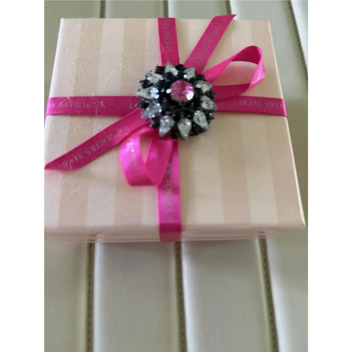 Victoria`s Secret Dream Angels Heavenly Luminous Body Powder Rare Gift Box by Victoria's Secret