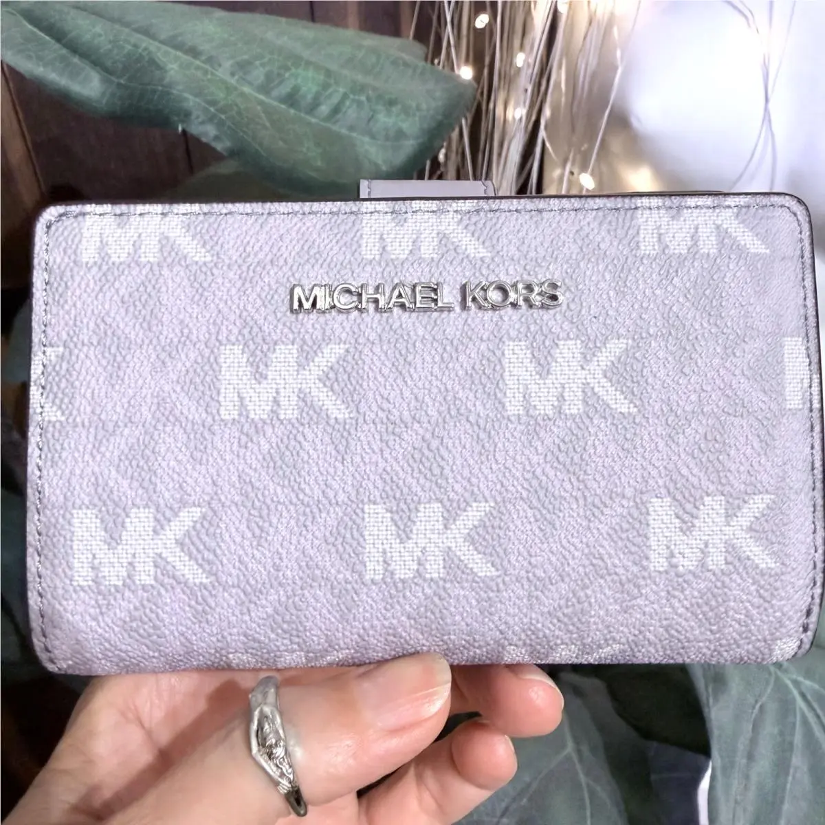 Jet Set Travel MD Bifold Zip Coin Credit Card Wallet Lilac by Michael Kors