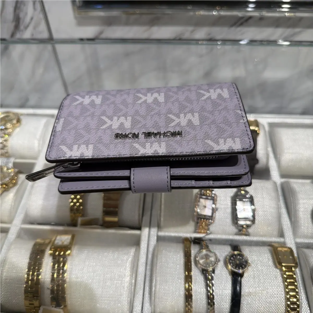 Michael Kors Jet Set Travel MD Bifold Zip Wallet MK Signature Lilac