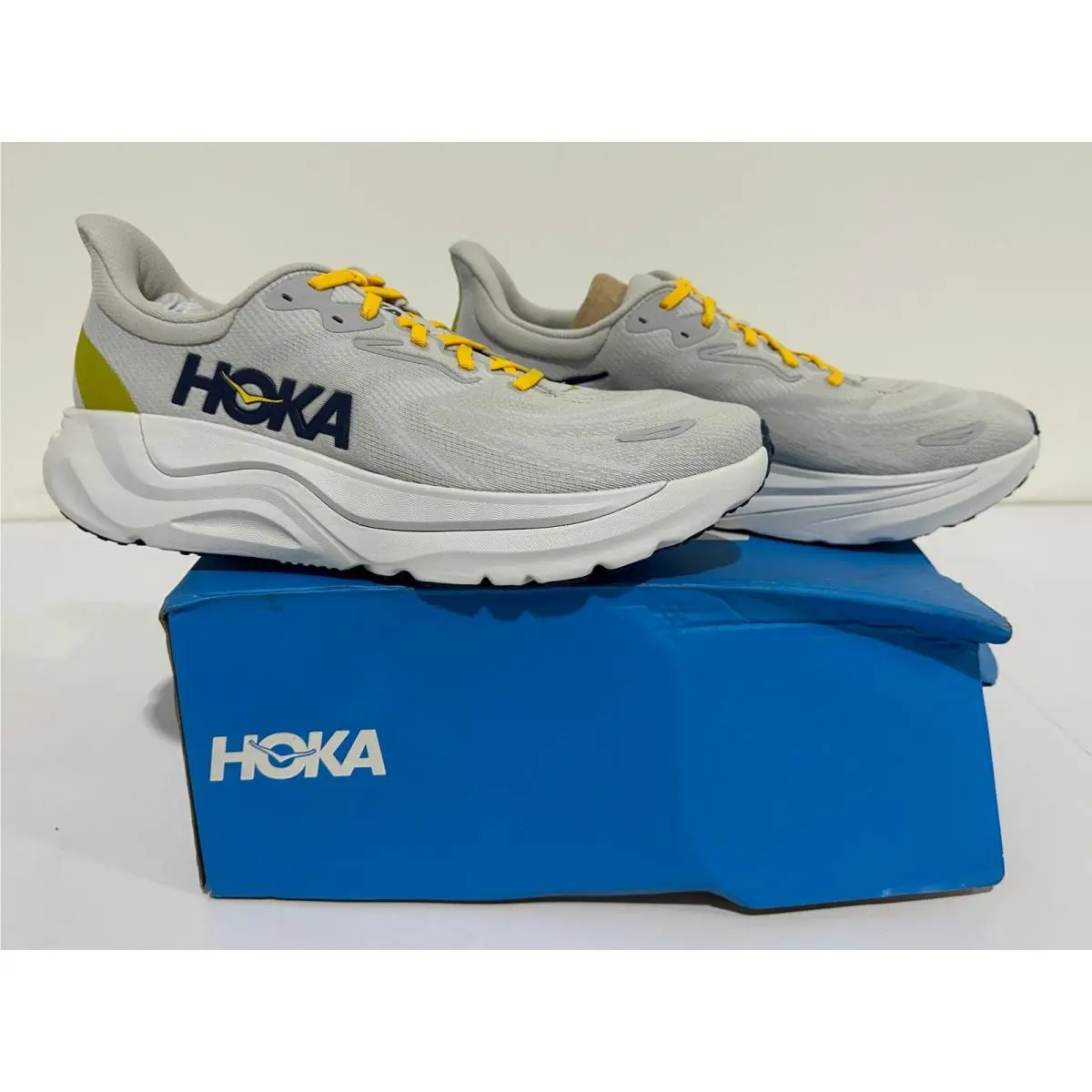Hoka Men`s Arahi 8 Running Shoes Stardust /cosmic Grey Size 13D 03S