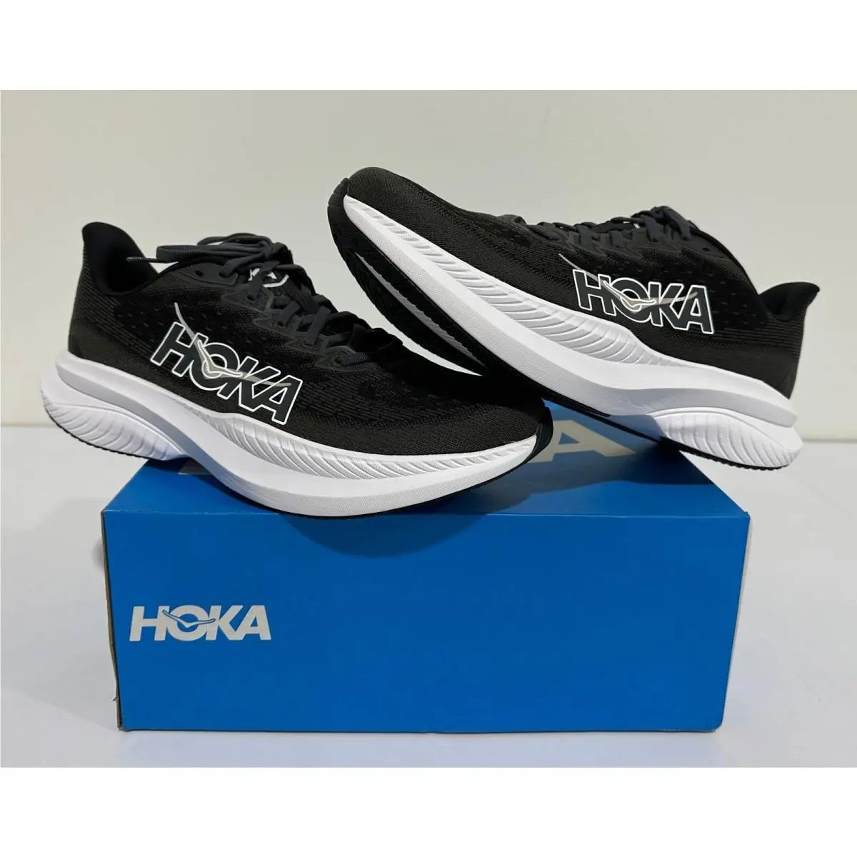 Hoka Men`s Mach 6 Running Shoes Black/white Size 12D 03S