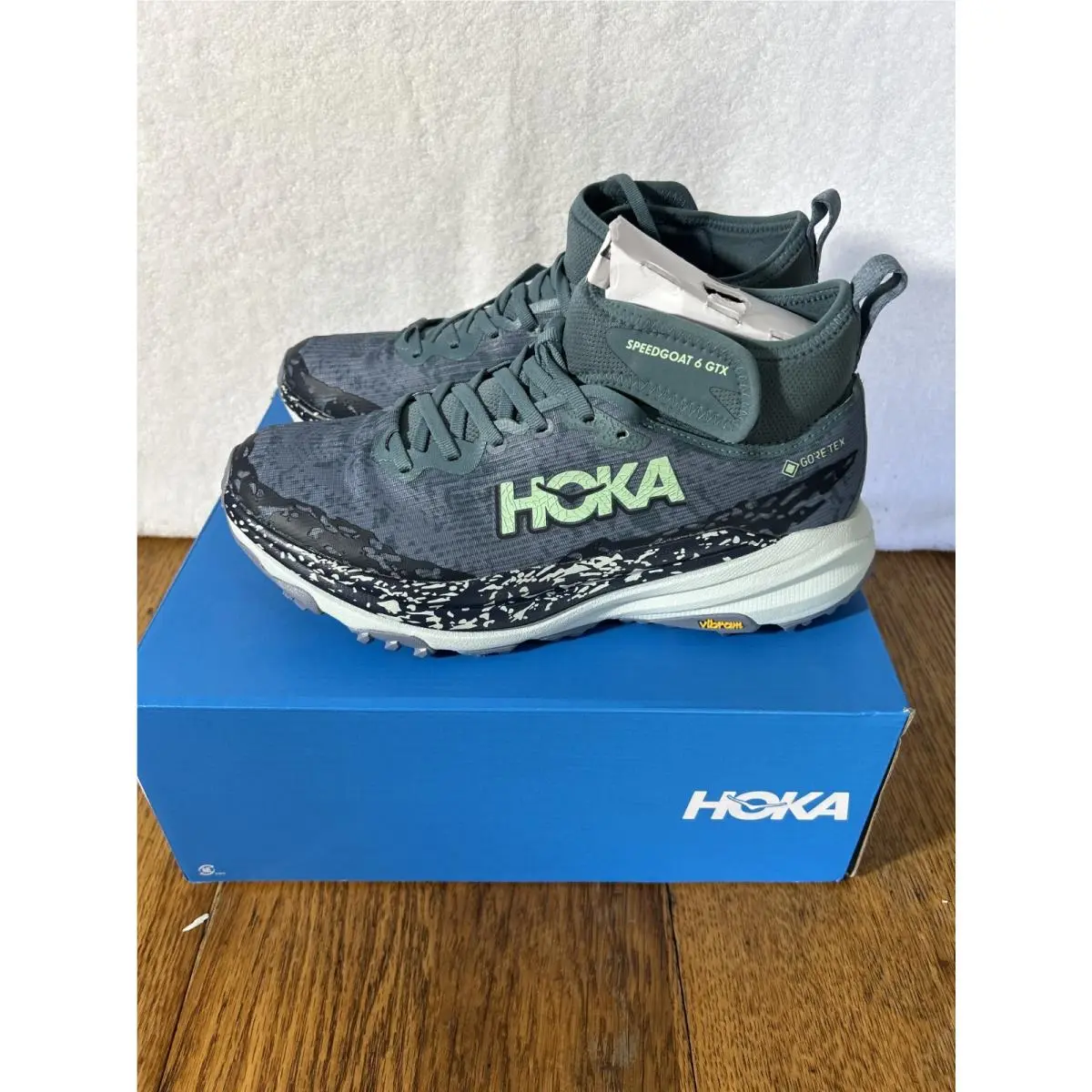 Hoka One One Womens Size 10B Speedgoat 6 Gtx Mid Gray Hiking Shoes