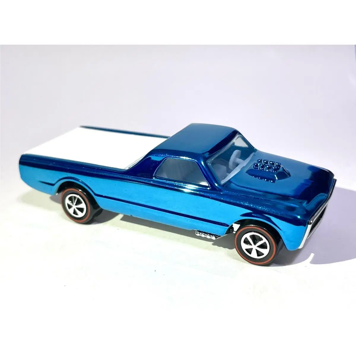 Hot Wheels Custom Made 1968 Custom Fleetside - Ice Blue Redline