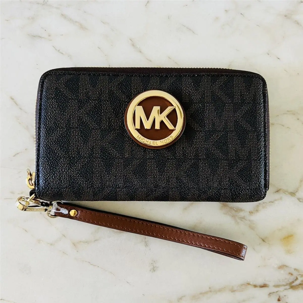 Michael Kors Fulton Brown Flat Multi Function Phone Case Zip Wallet Wristlet