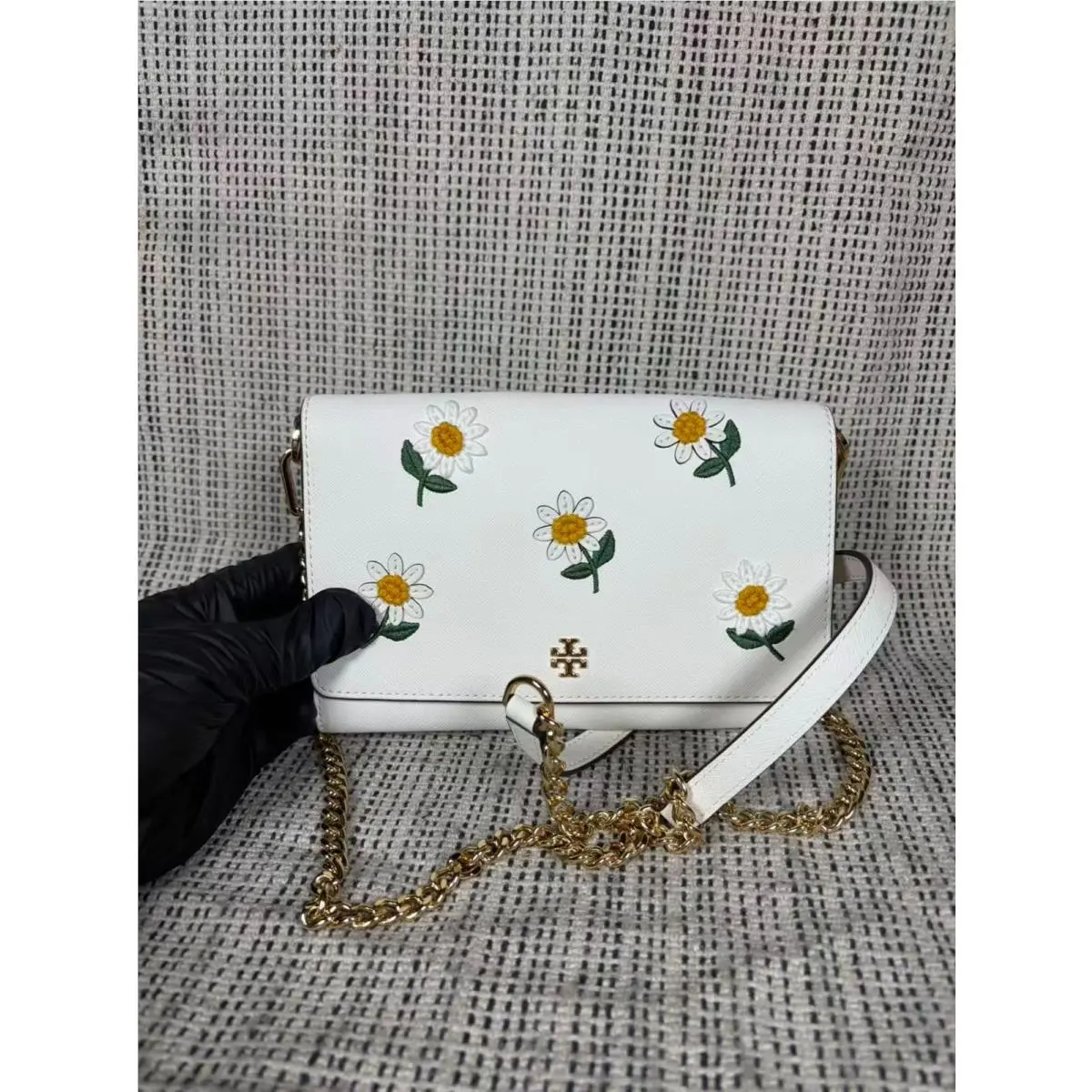 Women`s Emerson Daisy Applique Chain White Ivory Wallet 80137 by Tory Burch
