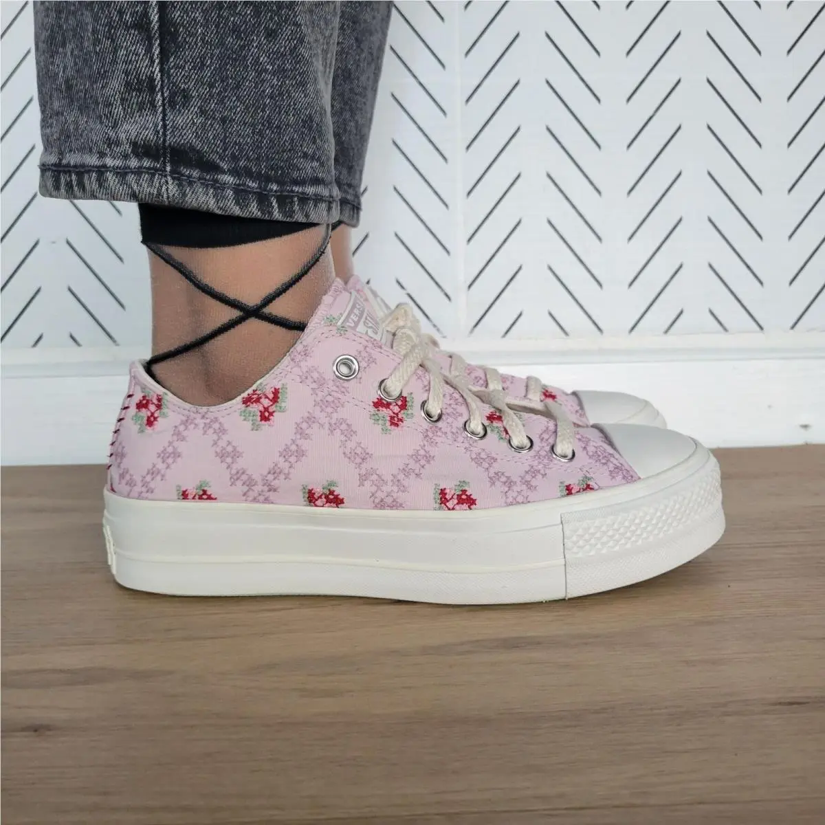 Converse shoes - Chuck Taylor - Chuck Taylor - A13660C - Pink (UPC: 194435404080) 1
