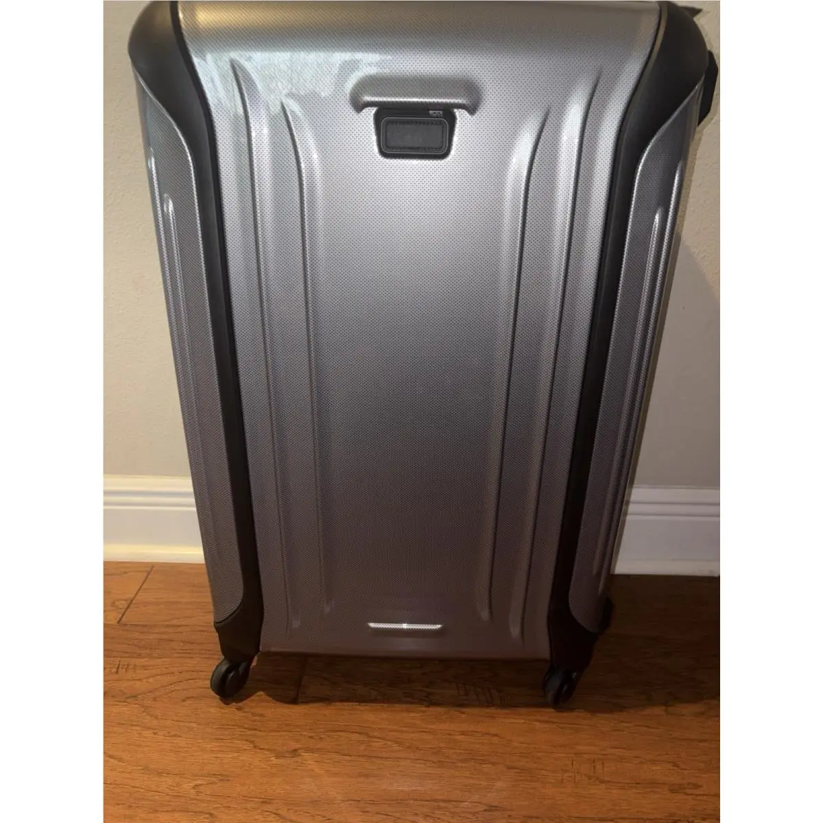 Vapor 30 - Luggage Spinner - Carbon Hardcase Silver by Tumi