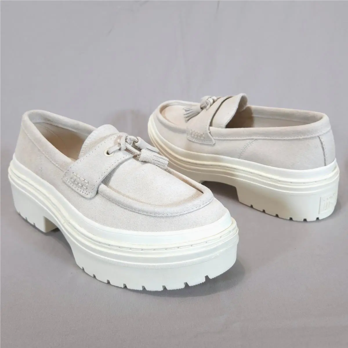 Chuck Taylor All Star Lugged Heel Platform Suede Loafers Womens 8 Cream by Converse