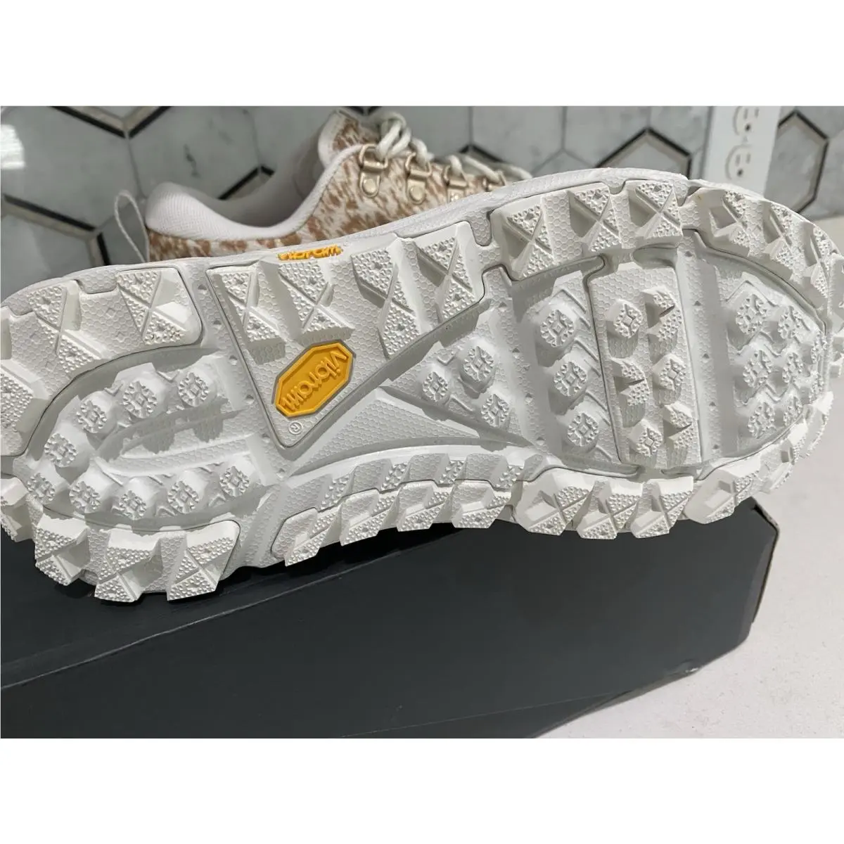 Hoka shoes - White Onyx 2